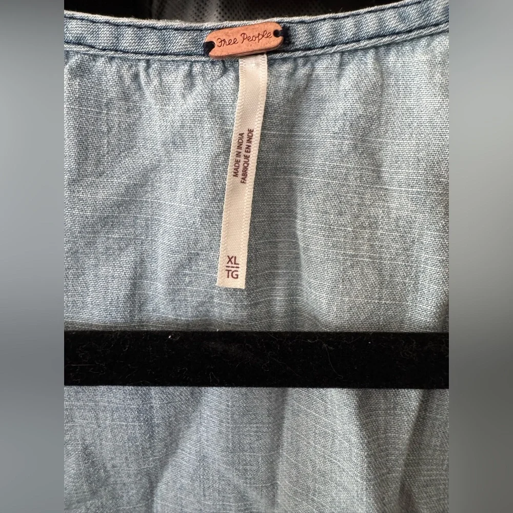 Free People denim vest with tie sides size XL - Picture 4 of 4